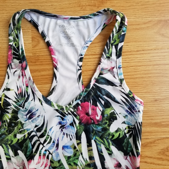Evolution and Creation racer back top floral crop - Picture 2 of 8